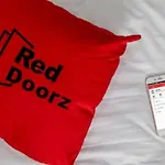 Reddoorz Near Solo Balapan Station 2