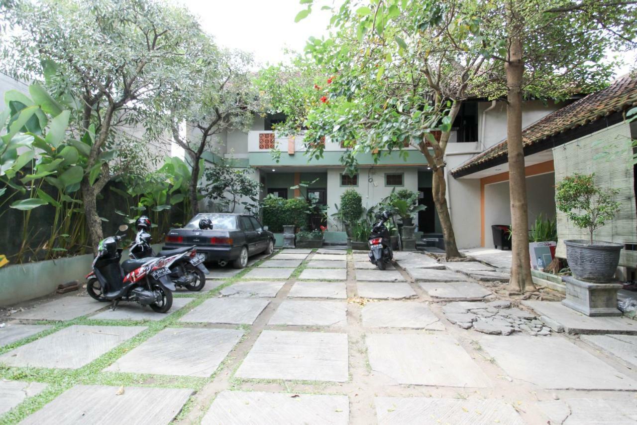 Wisma tamu Reddoorz Near Balapan Station 2
